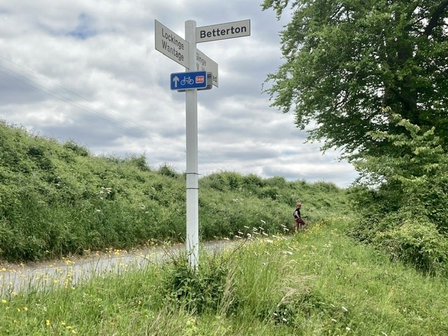 Cycle route 544 towards Ginge